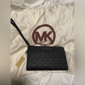 Michael Kors Adele Logo Smartphone Wallet